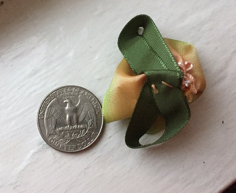 3 pretty Wire edged Ombre Ribbon Flower embellishment~Victorian~Shabby flowers~Peach Pink~green leaf~moss green