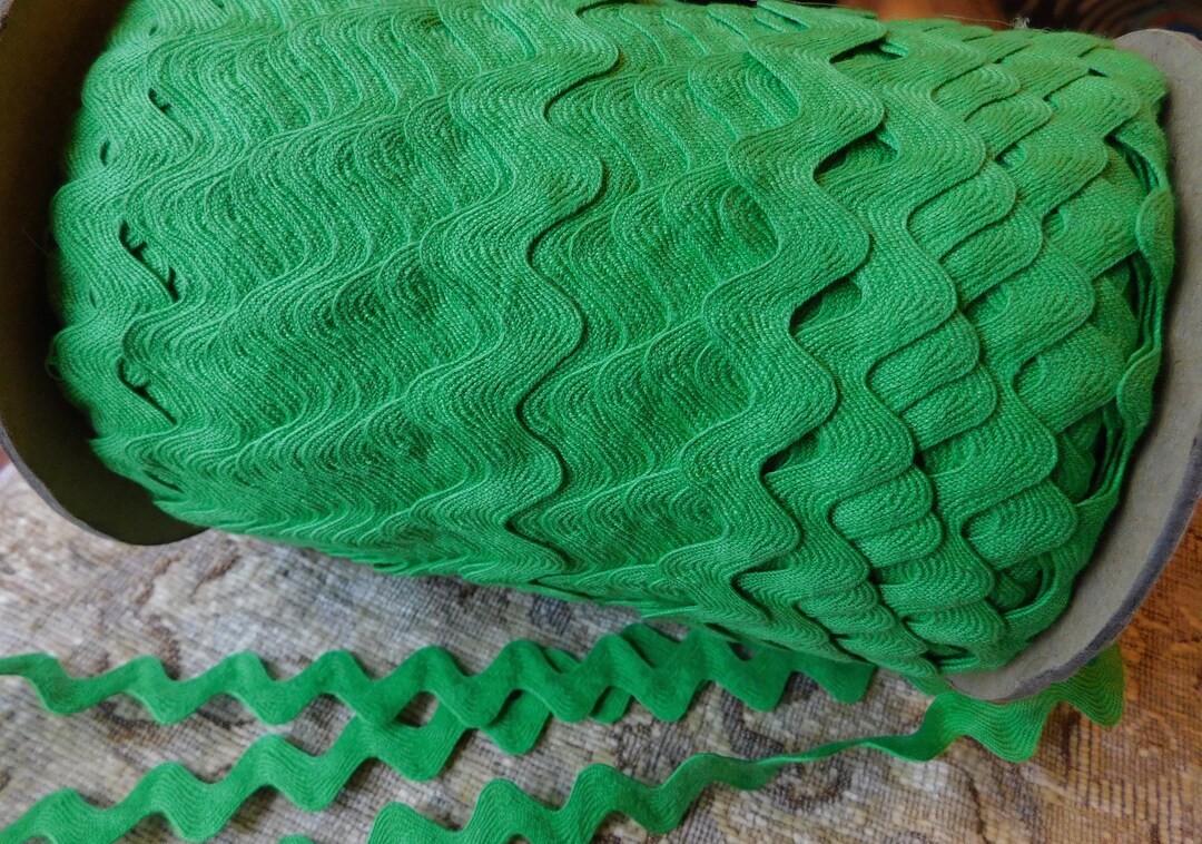 Green Ric Rac Border Wide Kelly Green Ric Rac Trim, 3/4