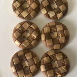 set van 6 mooie uitgesneden kokosnootknopen ~ dambordpatroon~ 15 mm
