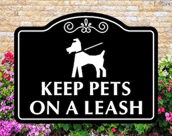 Keep Pets On Leash Sign