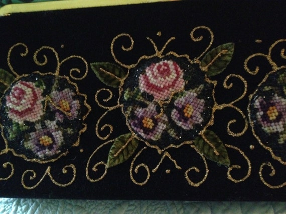 Black felt 1950s handbag with tapestry applique - image 2