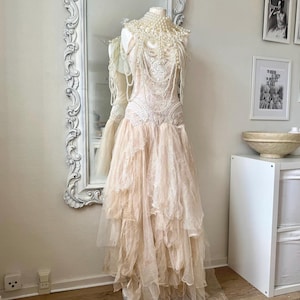 Robe de mariée sur mesure, chiffons bruts uniques faits main, trésors trash héritage