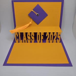 Carte de remise des diplômes personnalisée à l'année, au nom et aux couleurs de l'école.  Promotion 2025