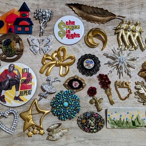 Vintage Lot of 33 Brooches #V81 - Etsy