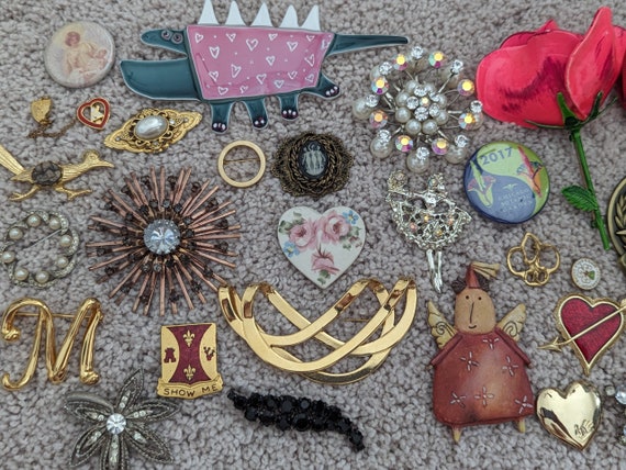 Vintage Lot of 30 brooches #Br5 - image 3