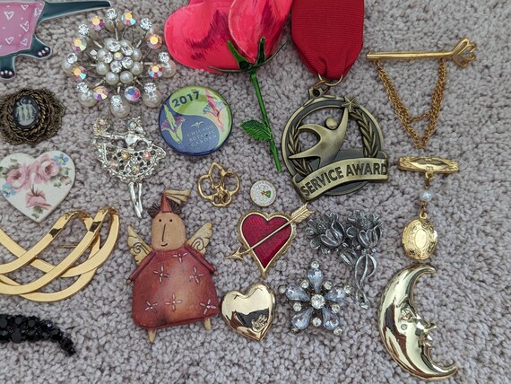 Vintage Lot of 30 brooches #Br5 - image 4