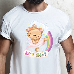 Lil Sl*t, Gay kawaii T-shirt, süßer Bär mit Regenbogen, perfekt für Pride oder als Geschenk