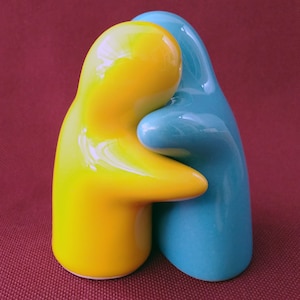 Salt & Pepper Love Hug Couple Ceramic Shaker Sky-Blue and Green color