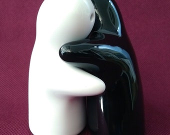 Salt & Pepper Love Hug Couple Ceramic Shaker