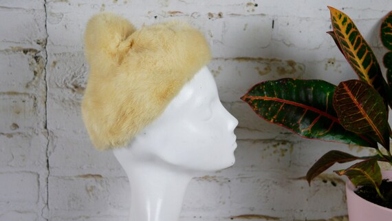 Free US Shipping! Vintage 1960s Adolfo White Cream