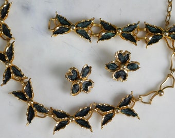 Vintage Jewelry Set Green Gold Bows Necklace Bracelet Clip on Earrings