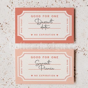 Peut inclure: Deux billets rectangulaires de style vintage. Le billet supérieur est corail, et le bas est pêche clair. Les deux indiquent « Bon pour un » et comportent un texte manuscrit : « Dessert date » et « Sunset Picnic ». Les billets indiquent également « Sans expiration ».