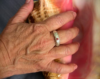Pink Conch Pearl ring on an electrum 70 pure silver 30 gold 7k setting