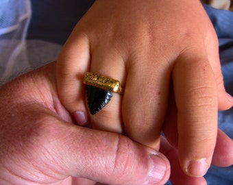 Anel de dente de tubarão, ouro puro 24K sólido (ouro puro .9999) e coral negro
