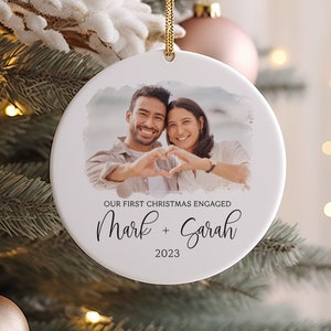 Verlobungs Foto Ornament, Personalisierte Weihnachtsverzierung, Geschenk für Verlobte, Benutzerdefiniertes Verlobungsgeschenk für Verlobte, verlobt im Jahr 2023