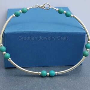 Pulseira de pedras preciosas com contas pequenas, pulseira turquesa natural, pulseira de pedras preciosas minimalista, pulseira estreita, pulseira de pilha, pulseira casual