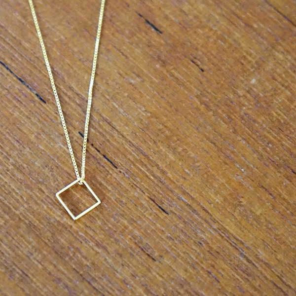 Kette vergoldet mit geometrischem Anhänger Charm Quadrat