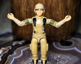 1983 Hasbro GI Joe Grunt, Falcon Glider Pilot, Complete, Tight, Sharp, Swivel Arm ARAH