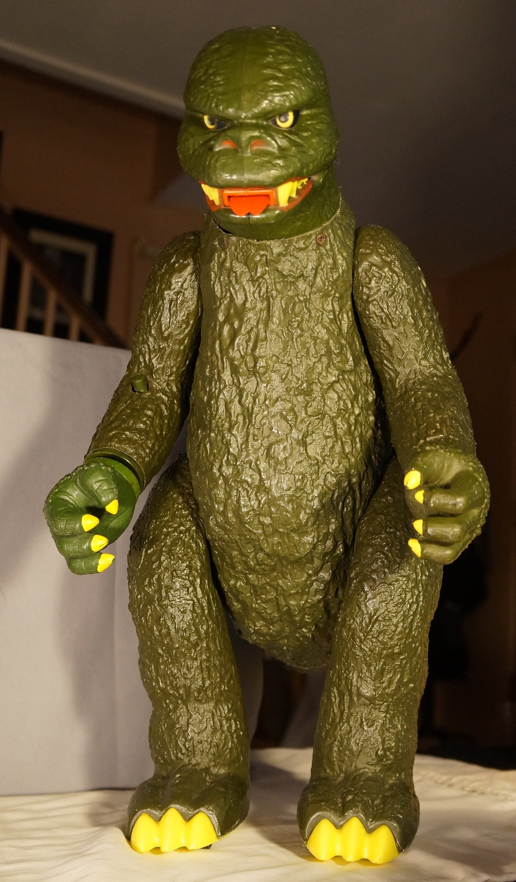1977 Toho USA Shogun Warriors Godzilla 19 complete with firing fist