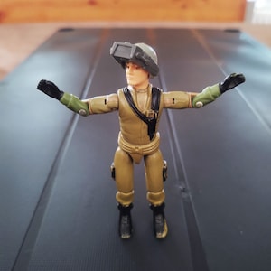 Hasbro GI Joe ARAH 1983 Swivel Arm Steeler Action Figure With Visor and Helmet