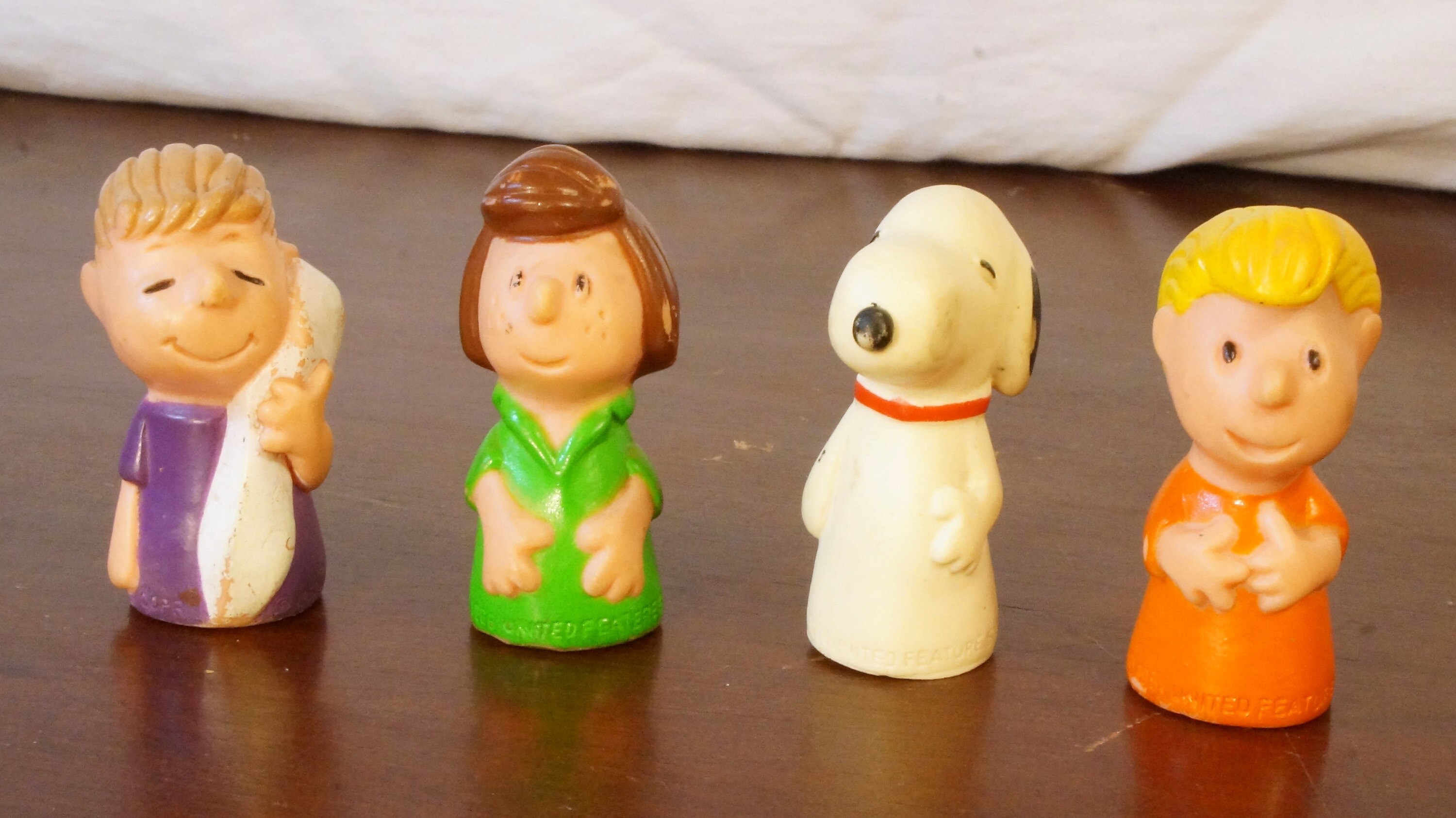 Vintage Peanuts Little People Snoopy, Linus, Sally Brown, Peppermint Patty