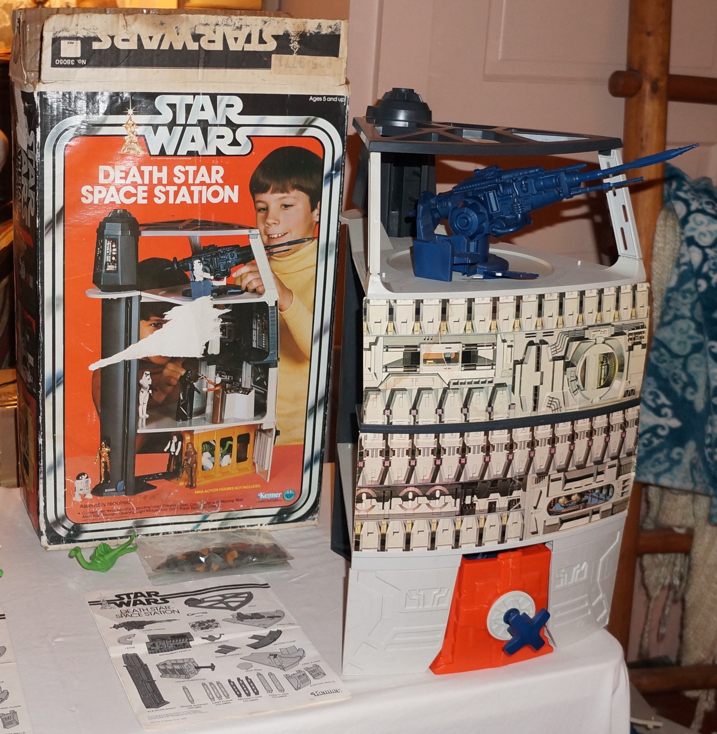 Kenner 1978 Star Wars Death Star Space Station Playset, Complete