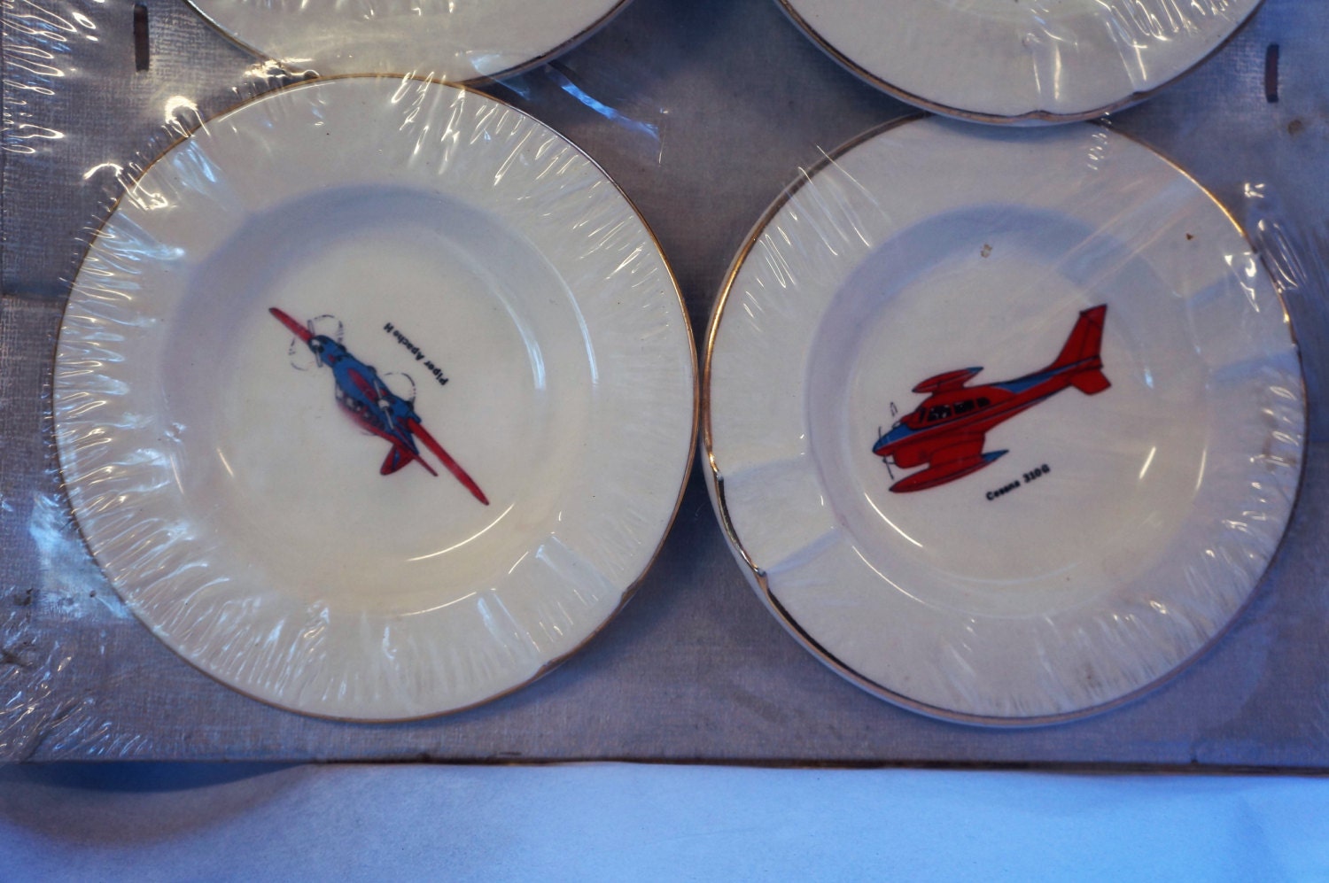 1960s set of 4 ceramic airplane ashtrays, NOS still in packaging.