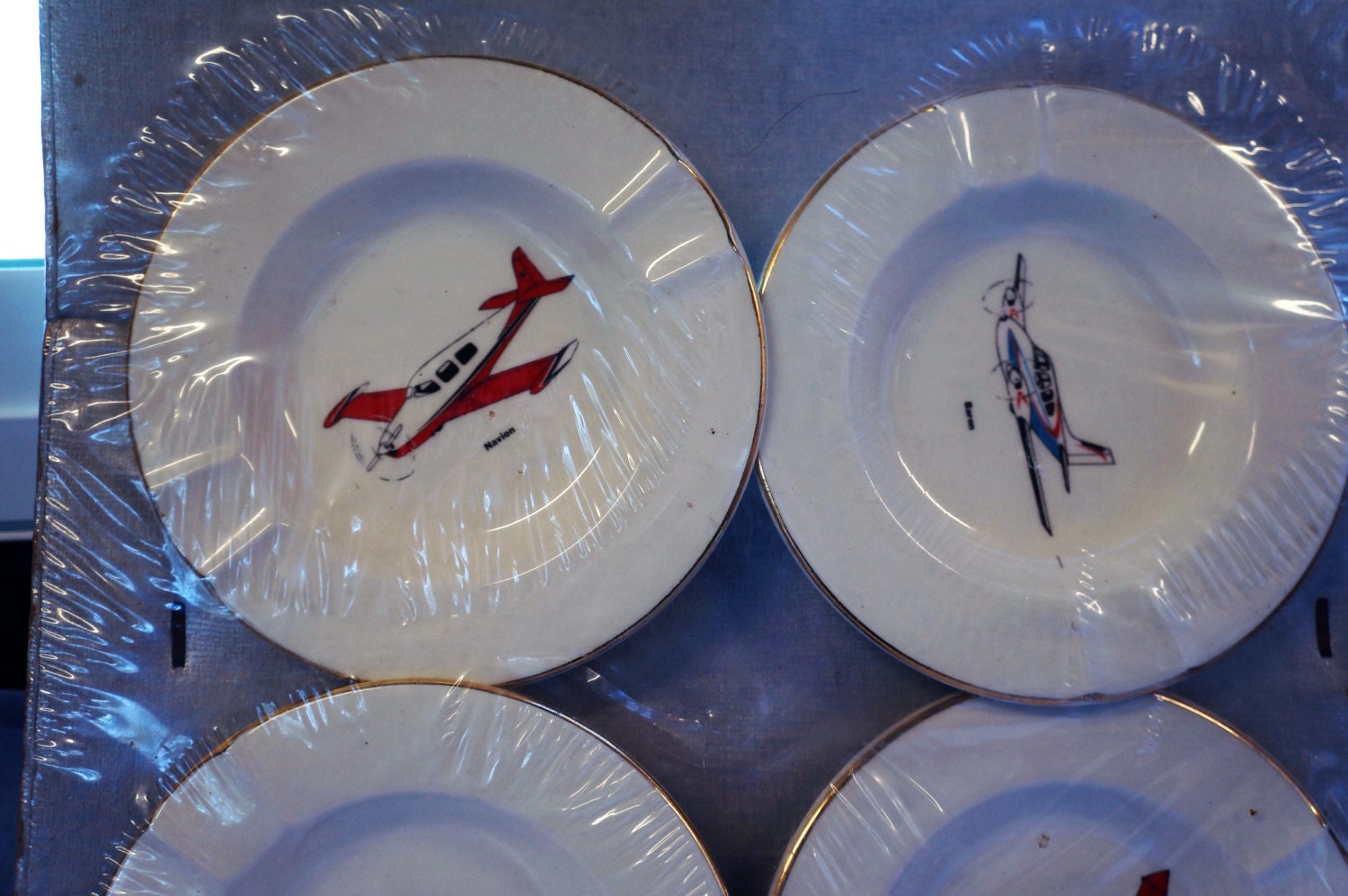 1960s set of 4 ceramic airplane ashtrays, NOS still in packaging.