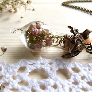 Floral metal cap on teardrop glass bottle,teardrop glass bottle with real flowers and real moss,preserved flowers in a teardrop bottle gift