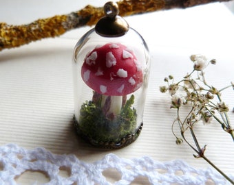 Woodland encapsulated,glass dome garden,bell jar pendant,miniature garden,red toadstool in a bell jar,red mushroom in a glass bottle,glows