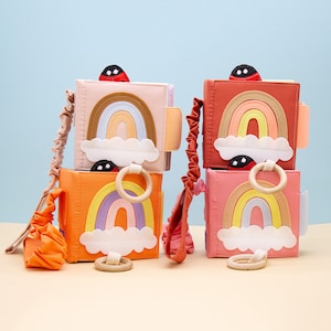 Montessori-boek voor babystilte: boek met zintuiglijke bezigheid met rammelaar en spiegeltje