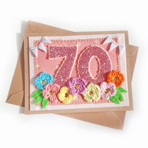 70. Geburtstag, handgemachte Filz Geburtstagskarte mit Häkelblumen - Alter anpassbar