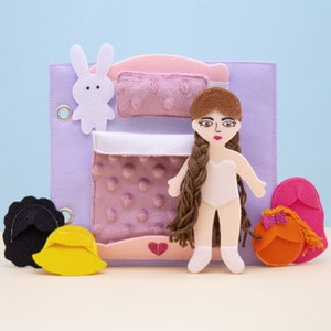 Felt Dress Up Dollhouse - Quiet Book for 1 Year Olds - MiniMoms