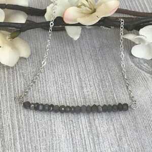 Ruhe vor dem Sturm Halskette - grau Mondstein Neckace - Semi-Precious Edelstein Neckalce - Silber Pfau Studio