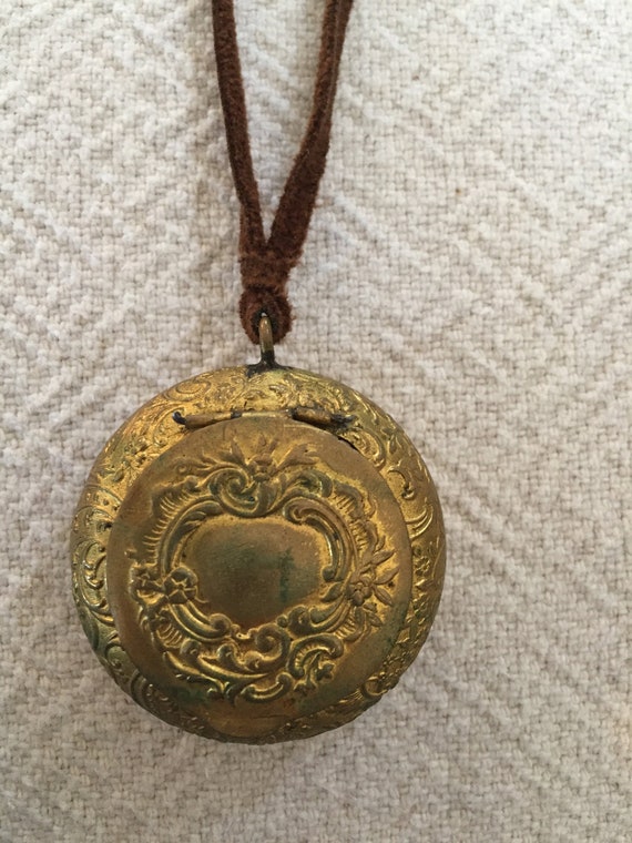 VICTORIAN LOCKET
