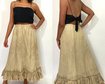 beige maxi skirt outfit