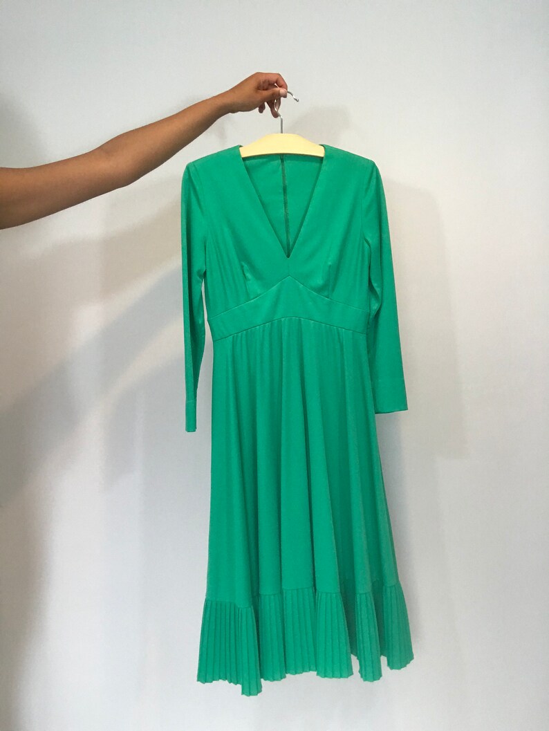 Small. Cirette 70s Green Party Dress 1970s Vibrant Green Dress with Empire Waist
