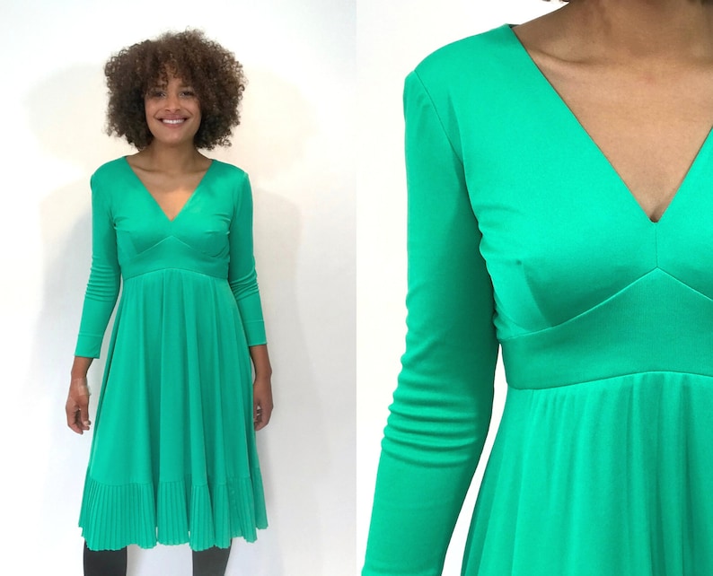 Small. Cirette 70s Green Party Dress 1970s Vibrant Green Dress with Empire Waist