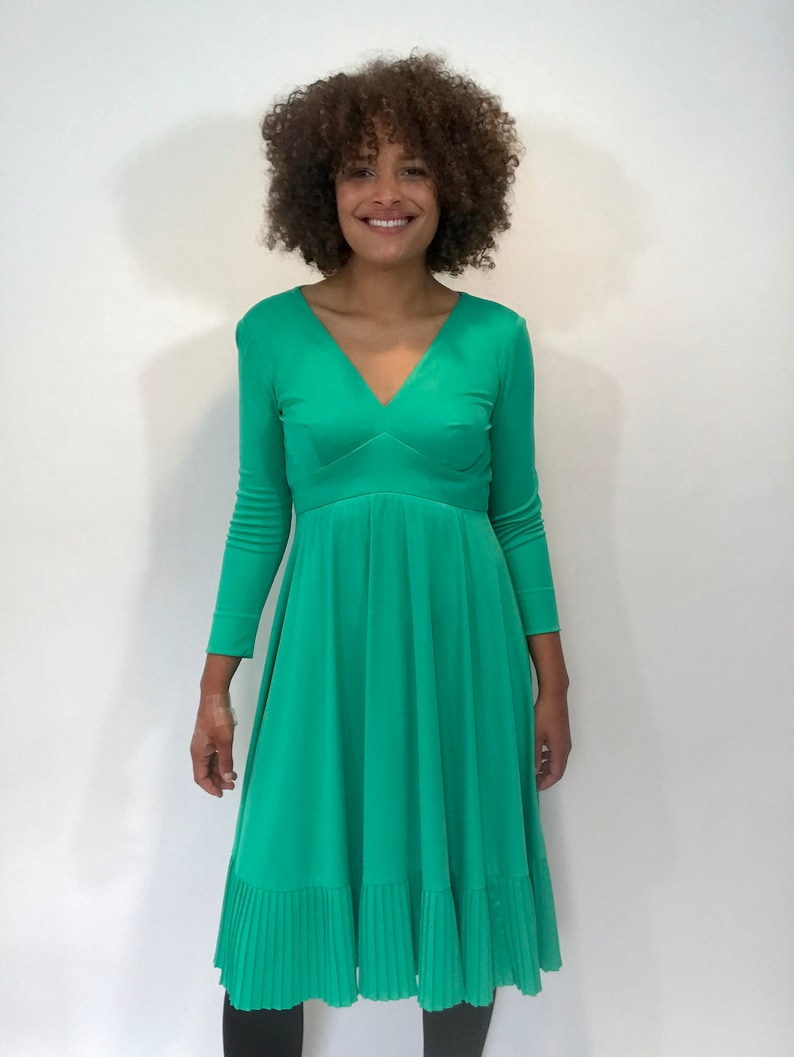 Small. Cirette 70s Green Party Dress 1970s Vibrant Green Dress with Empire Waist