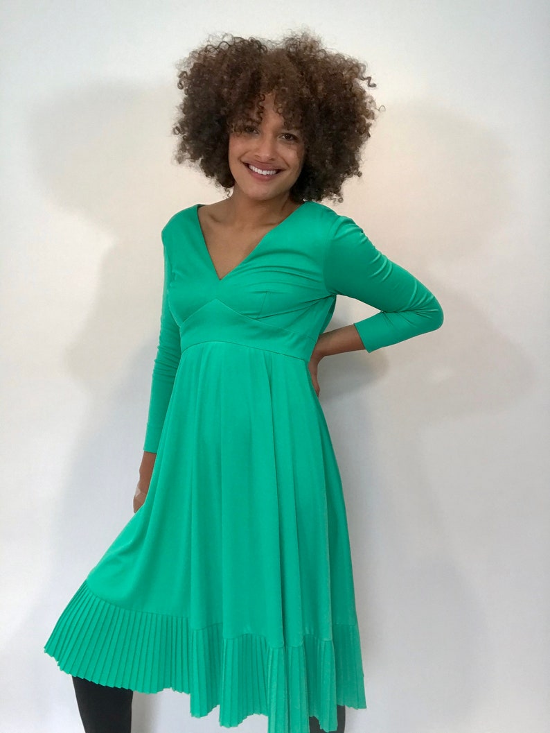 Small. Cirette 70s Green Party Dress 1970s Vibrant Green Dress with Empire Waist