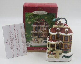 Hallmark Keepsake &quot;Up on the Housetop&quot; Magic Ornament Dated 2001