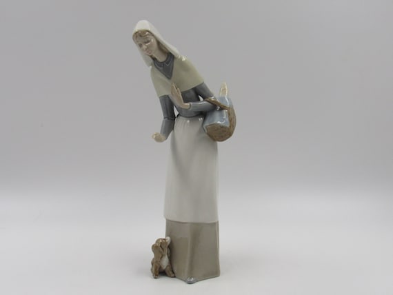 Lladro 1034 "Shepherdess" Girl with Dog Glossy Porcelain Figurine