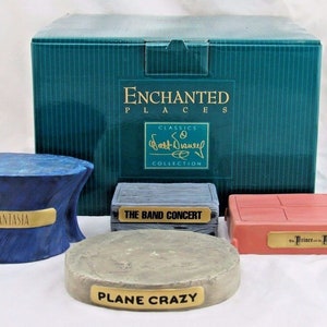 WDCC Enchanted Places Mickey&#39;s 70th Birthday Base Juego de 4 piezas en caja