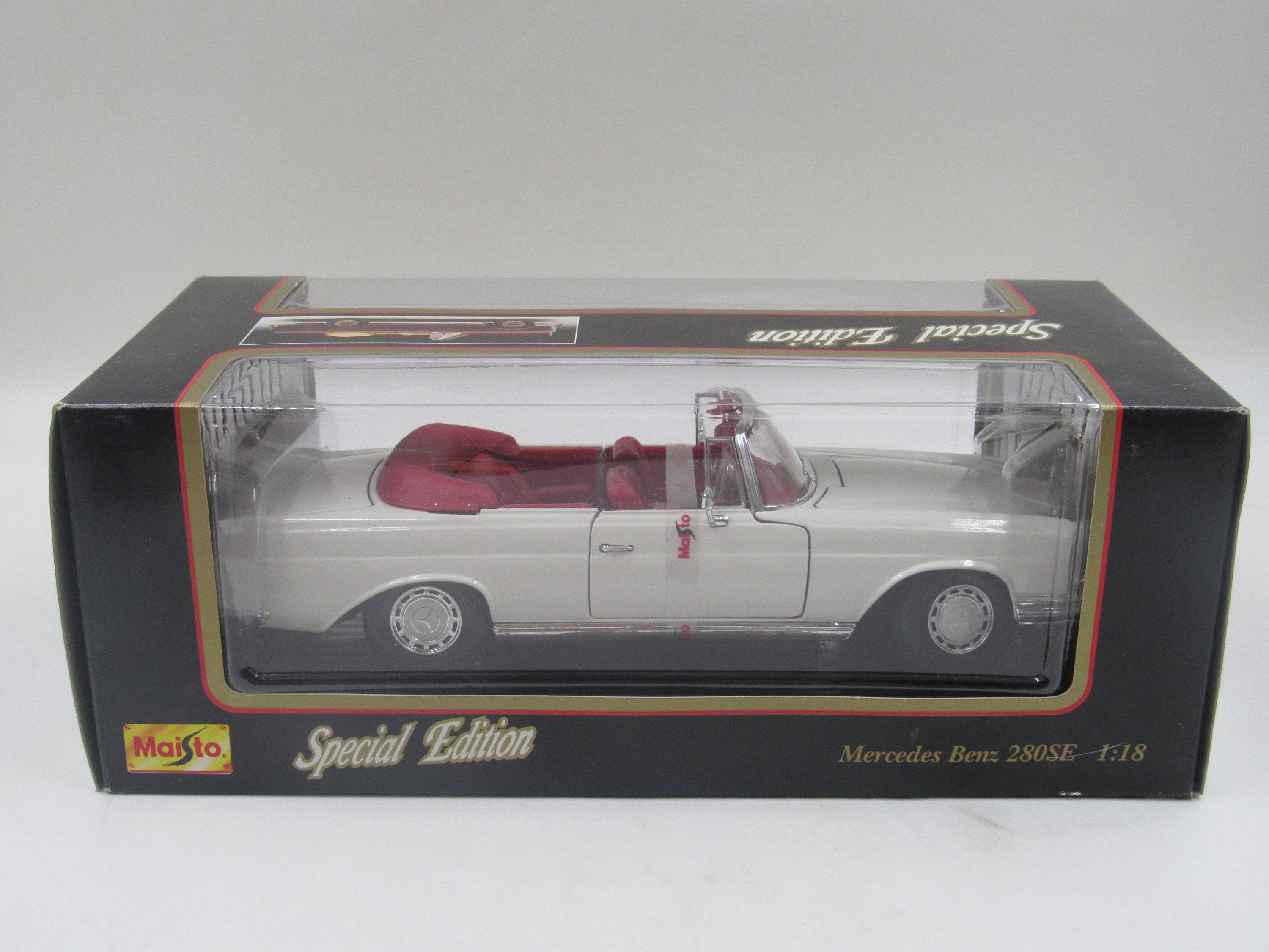 Maisto Mercedes Benz 280SE 1966 White 1 18 Scale Diecast Car