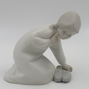 Lladro 4523 &quot;Girl with Slippers&quot; Matte Finish Porcelain Figurine