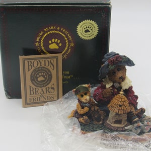 Boyds Bears Ms. Berriweather&#39;s Cottage Figurine in Box