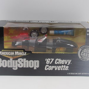 American Muscle Body Shop &#39;67 Chevy Corvette Black 1:18 Diecast Activity Kit