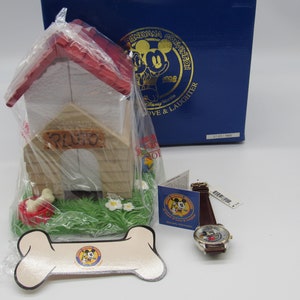 Disney Pluto&#39;s Dog House with Watch Disneyana 1998 LE 75 Years of Love Laughter Convention