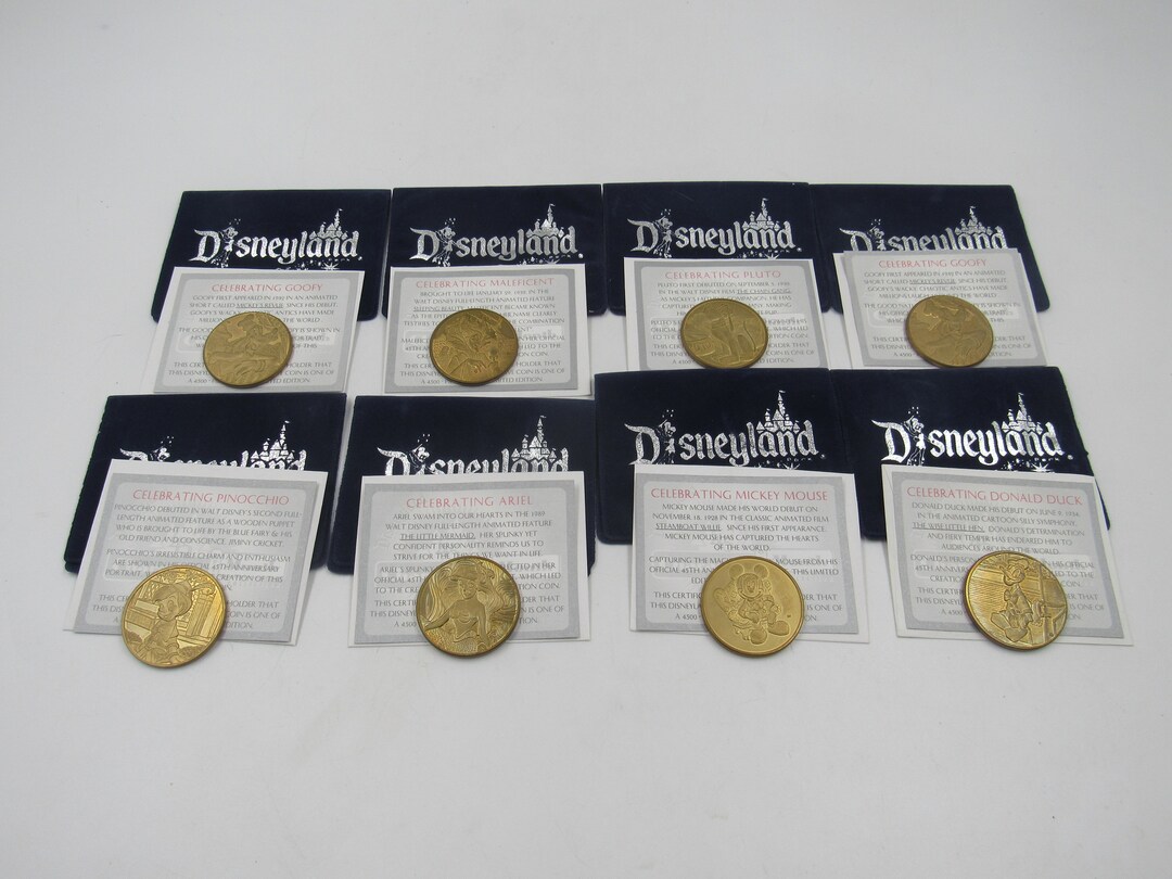 Disneyland 35 Years Of Magic 35th Anniversary Coin / Medal