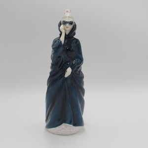 Royal Doulton Masque HN 2554 Porcelain Lady Figurine 1972